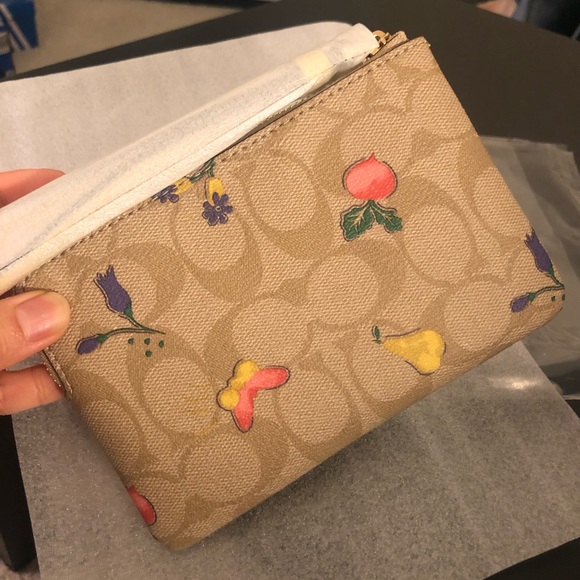 Coach Corner Zip Wristlet In Signature Canvas With Dreamy Veggie Print - Picture 3 of 7